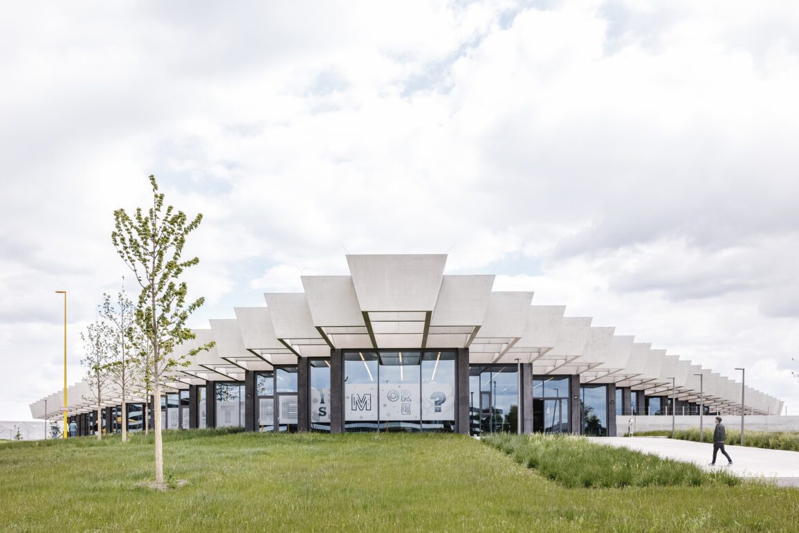 Halftime, Adidas' hovedkontor i den tyske by Herzogenaurach, er tegnet af Cobe. I projektet var det afgørende, at byggeriet blev fleksibelt.