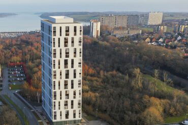 Et svanemærket byggeri er både et godt valg for miljøet og for dig. Det lever nemlig op til skrappe krav i hele livscyklus, dvs. krav til både materialer, byggeprocessen, brugsfasen samt affalds- og recirkuleringsfasen.