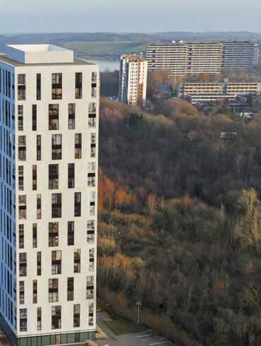 Et svanemærket byggeri er både et godt valg for miljøet og for dig. Det lever nemlig op til skrappe krav i hele livscyklus, dvs. krav til både materialer, byggeprocessen, brugsfasen samt affalds- og recirkuleringsfasen.
