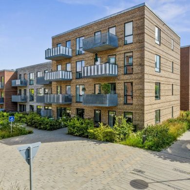 Alléhusene ved Risskov, der består af 106 eksklusive lejeboliger, er blandt de 17 ejendomme, som for nyligt har opnået svanemærket bygningsdrift. Foto: PKA Ejendomme